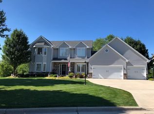 4426 W Victory Creek Dr, Franklin, WI 53132