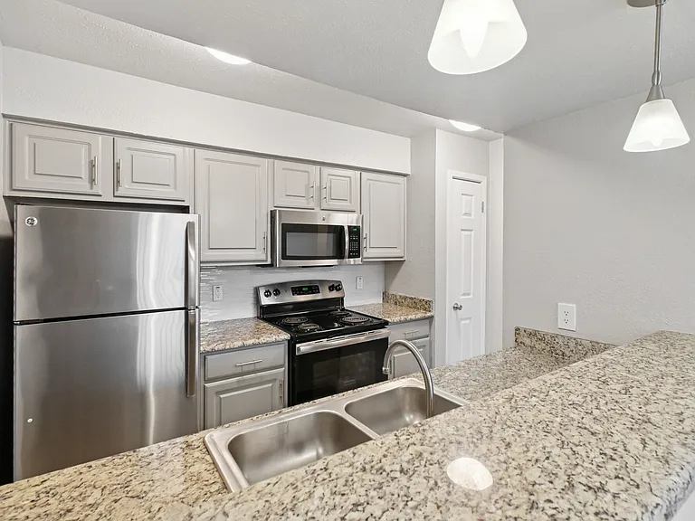 Avondale Parc @ Bellmar — Photo 34