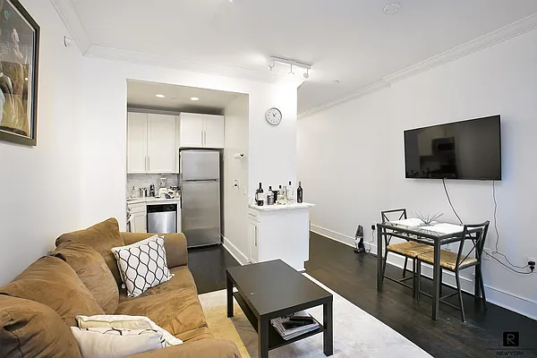 Sold by R New York | media 12