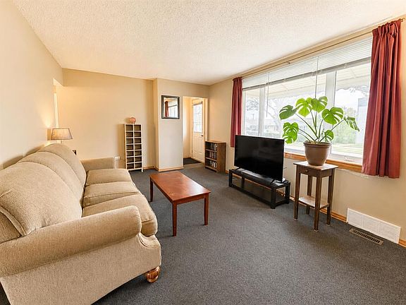 4th image of 614 S 6th Ave
