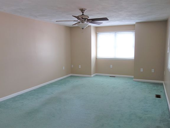 Unfurnished living room