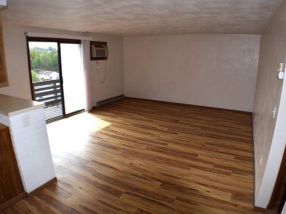 3rd image of 3552 Smith Dr APT 6