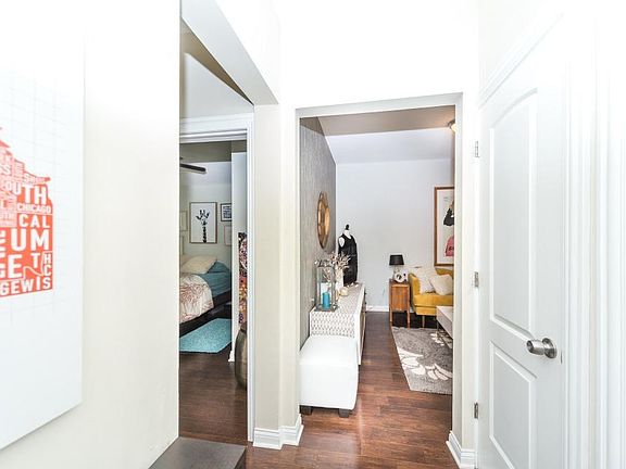 3rd image of 4318 N Clarendon Ave APT 1811
