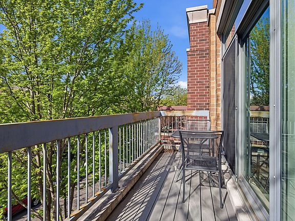 3rd image of 1418 W Fillmore St #3W