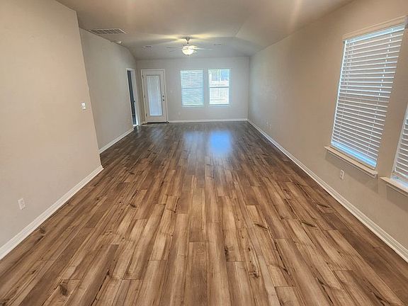 5th image of 623 Sun Grove Trl