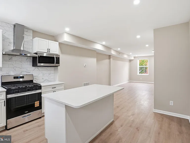 2710 Mura St — Photo 12