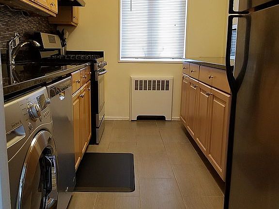 4th image of 64 Lawrence Ct APT B