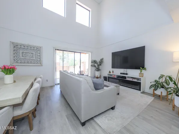 913 N Balachai Ln, Tucson, AZ 85748
