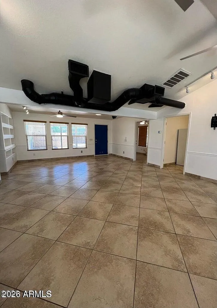 3 bed, 1.0 bath, 1371 sqft, $1,800 — Photo 3