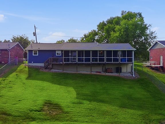 4th image of 155 Raceview Dr