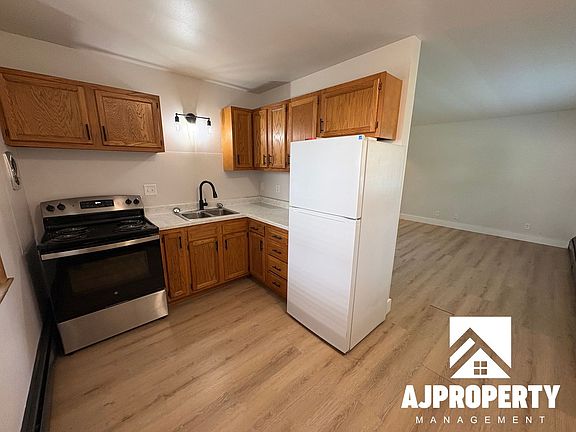 3rd image of 615 W 15th St APT 5