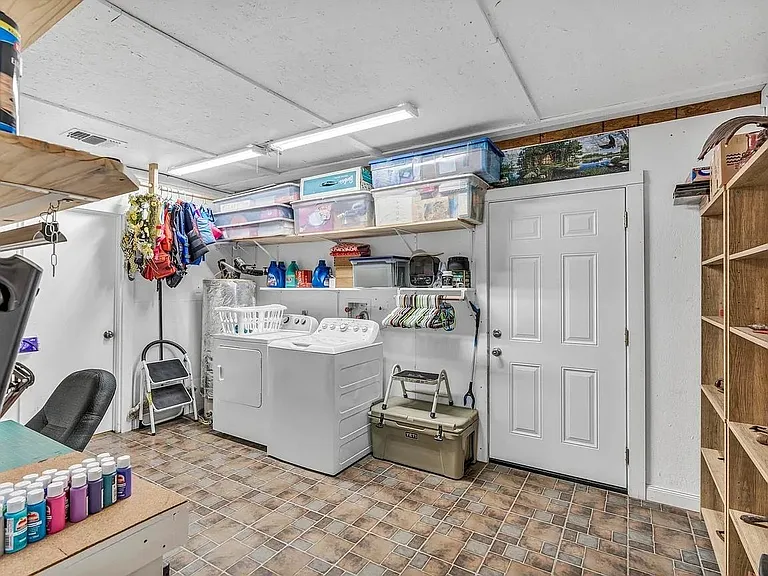 608 Oak Ln — Photo 20