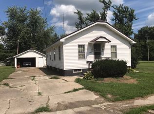 1006 S King St, Robinson, IL 62454