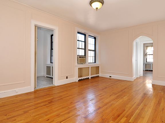 2nd image of 61 W Grand St APT 4K