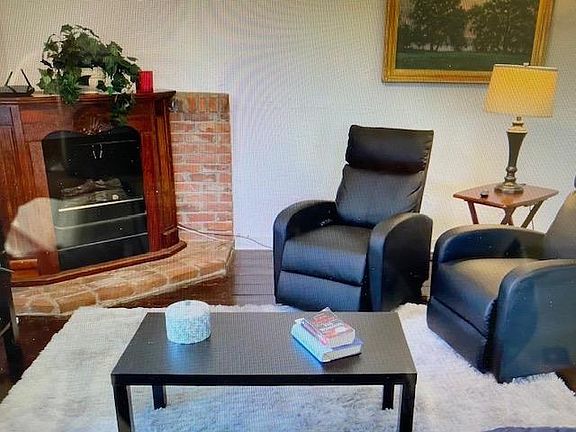 4th image of 10 Robinson Ave #4
