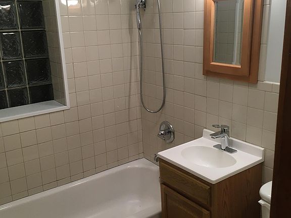 4th image of 2738 N Artesian Ave #1