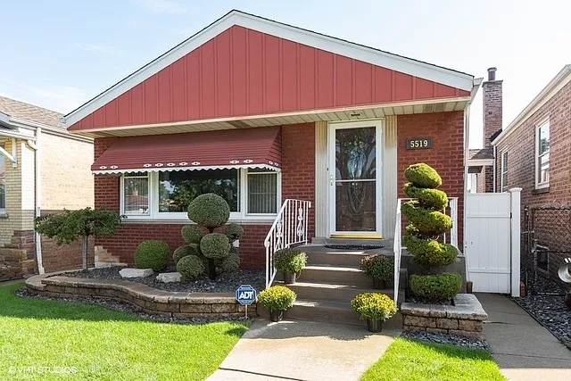 5919 S Melvina Ave photo 1