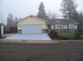 402 Crown Pointe St, Sutherlin, OR 97479
