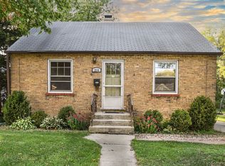 214 Keller Ave, Waukegan, IL 60085