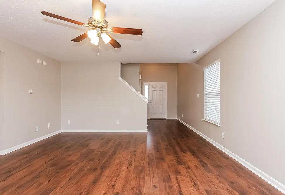 4 bed, 2.5 bath, 1701 sqft, $2,880 — Photo 2