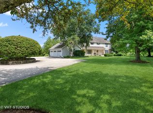 8 Fox Hunt Rd, Barrington, IL 60010