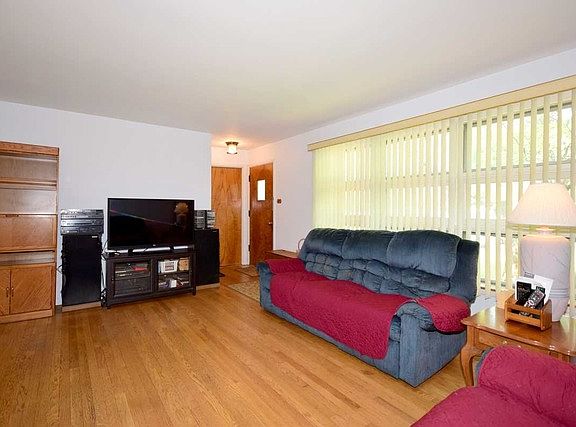 3rd image of 1519 W Euclid Ave