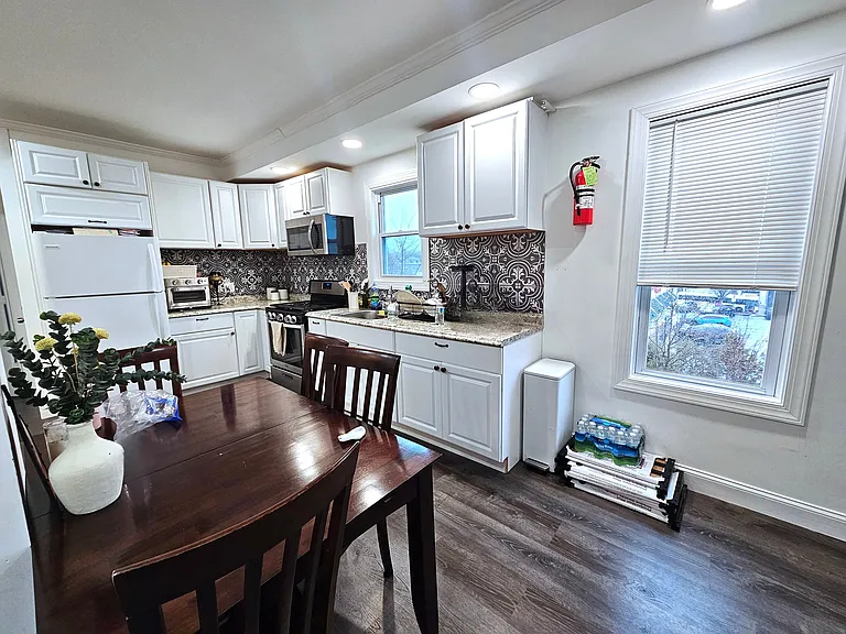 21 King St #2 — Photo 5