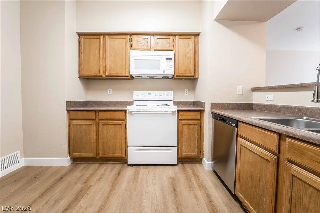 2 bed, 2.0 bath, 938 sqft, $1,450 — Photo 1