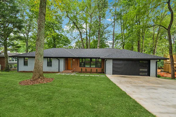 1542 Lavista Rd NE — Photo 1
