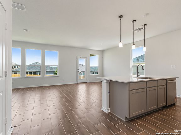 3rd image of 211 WEST BOERNE HARBOR DRIVE