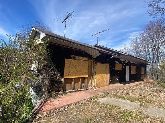 3rd image of 3320 Barus St