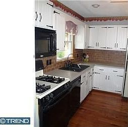5th image of 5 Alcott Dr