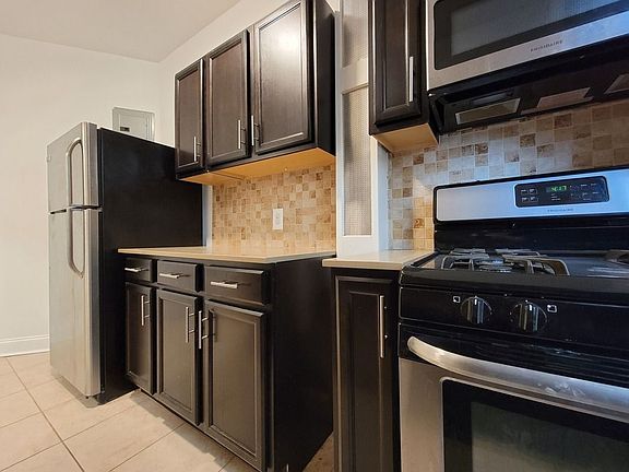3rd image of 2907 31st Ave APT 4E