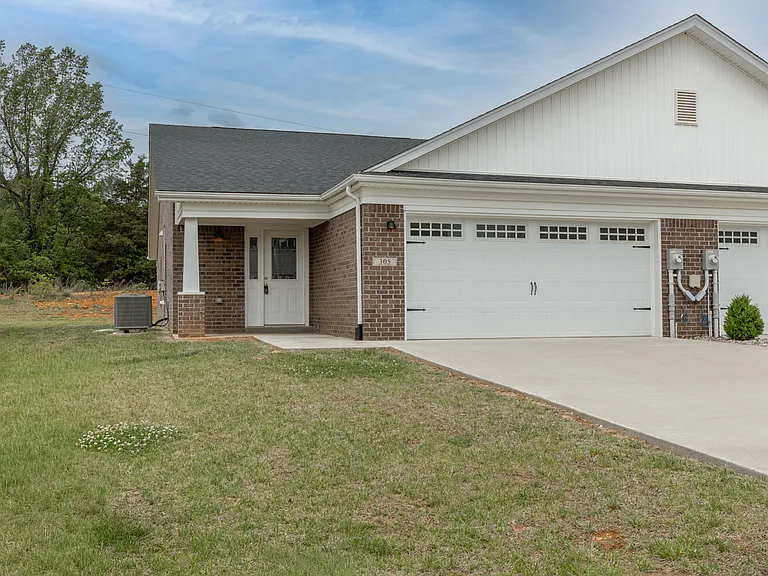 305 Breckinridge Cir — Photo 7