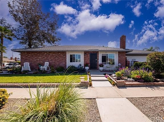 3rd image of 7945 Cherimoya Dr