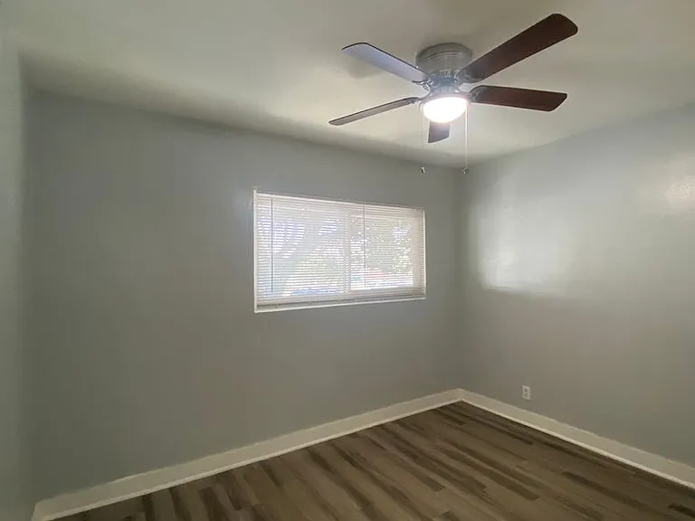 1431 Elm Ave — Photo 14