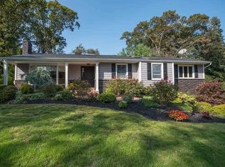 5 Bayard Dr, Dix Hills, NY 11746