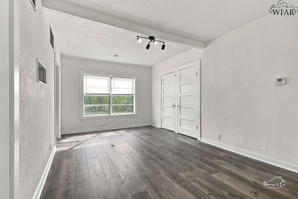 3 bed, 2.0 bath, 1400 sqft, $1,595 — Photo 4
