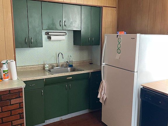 5th image of 817 Carbon St