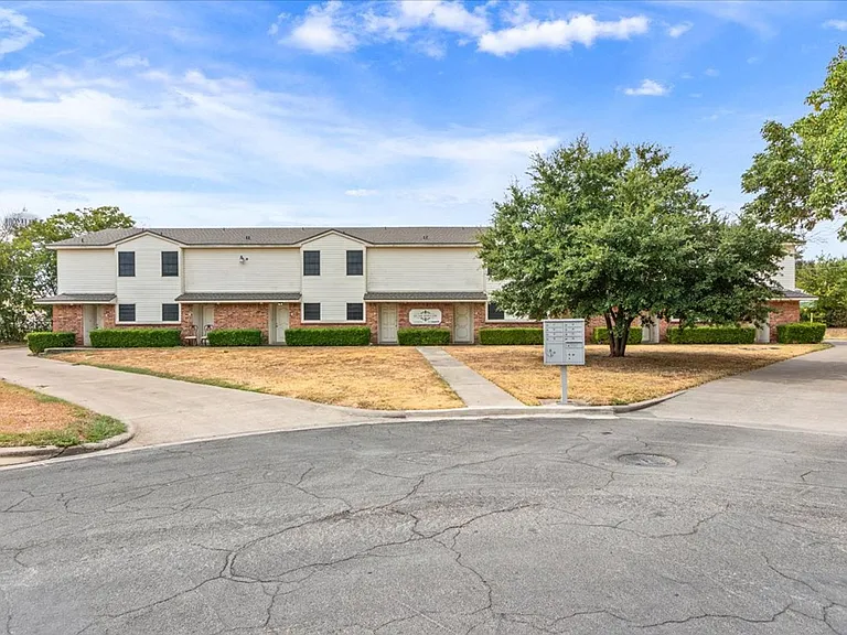 214 Romana Cir #E — Photo 1