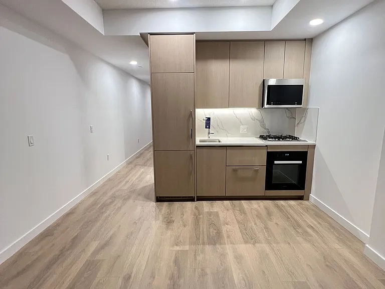 18 Esther Shiner Blvd #2206 — Photo 8