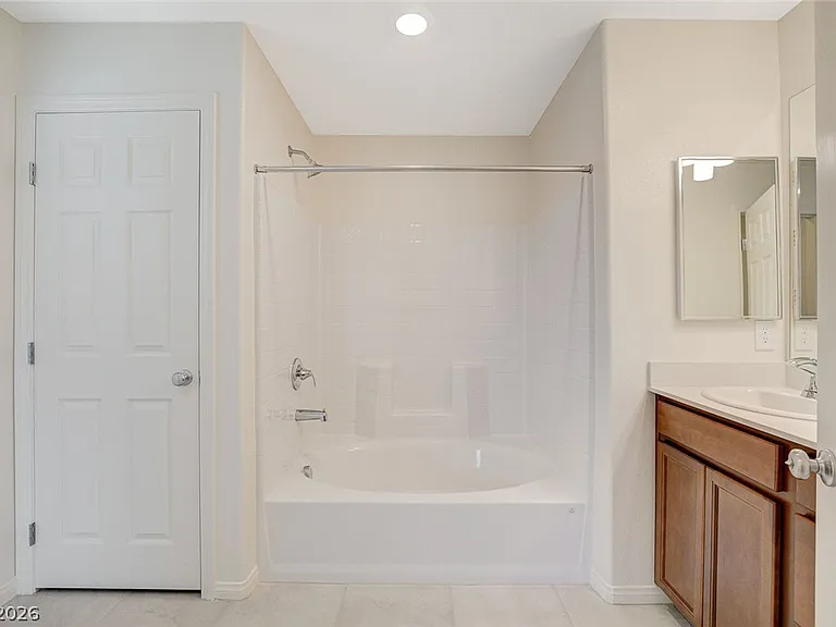 2615 Esposende St — Photo 30