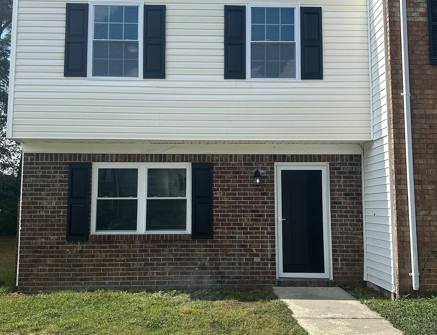 3 bed, 1.5 bath, 1160 sqft, $1,300 — Photo 2