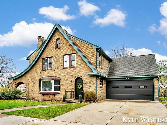 2nd image of 480 Cheshire Dr NE