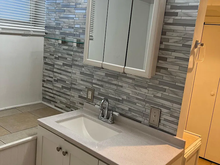 2034 Germaine St #3 — Photo 8
