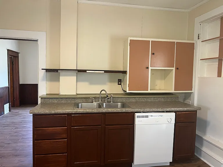 1221 Summit St — Photo 31