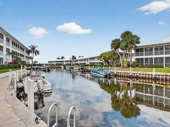 4th image of 1866 SW Palm City Road #107