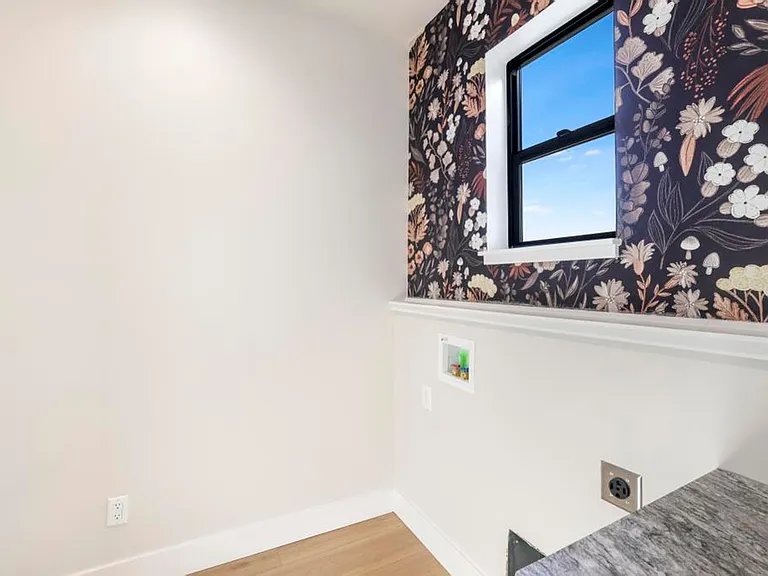 541 Canyon Falls Dr — Photo 42