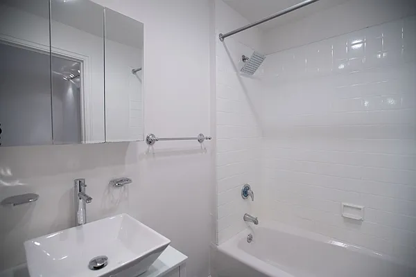 Rented by LEE & ASSOCIATES NYC RESIDENTIAL LLC | media 30