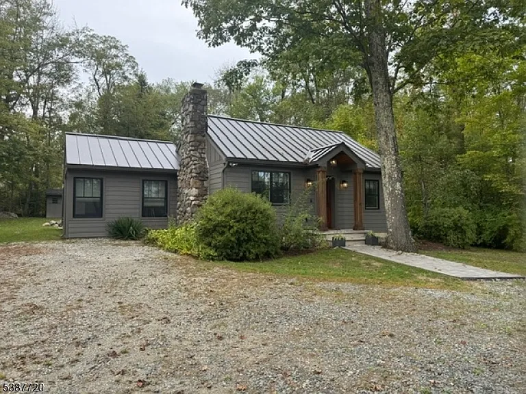 24 Lakeview Point Ave — Photo 1